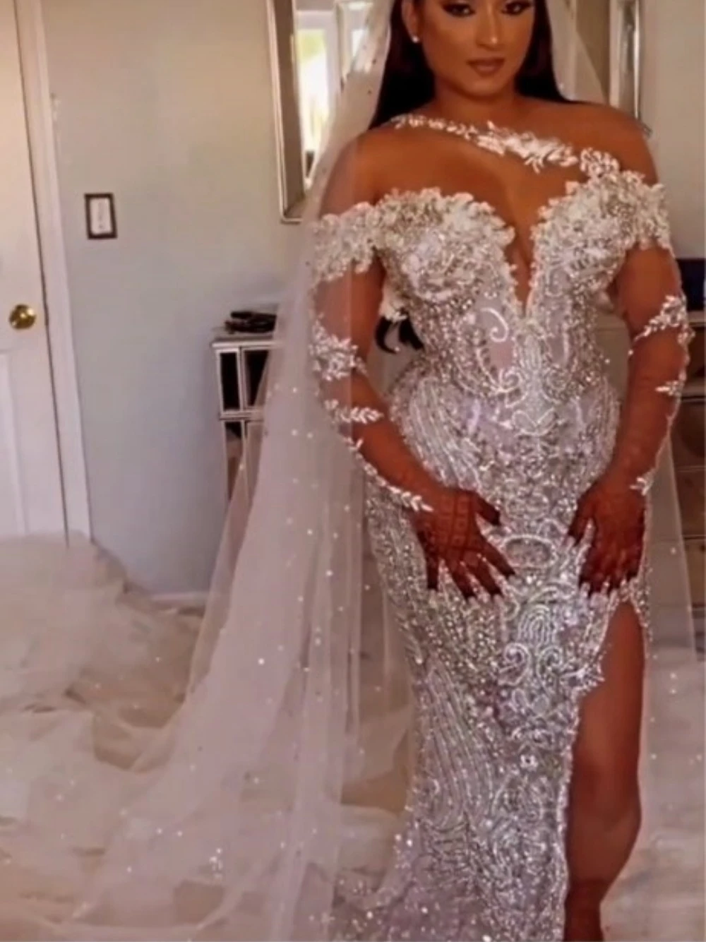 Sparkly Mermaid Crystals Vestidos de casamento para noiva, vestido de noiva, apliques de luxo, V-Neck