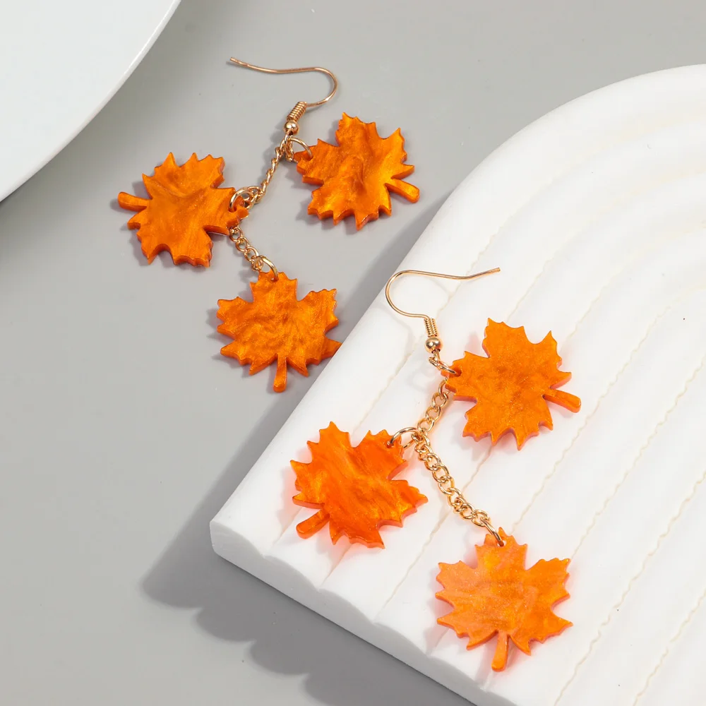 New Creative Red Maple Leaves Long Pendant Earrings for Women Fashion Resin Fall Leaf Dangle Earring Thanksgiving Jewelry Autumn