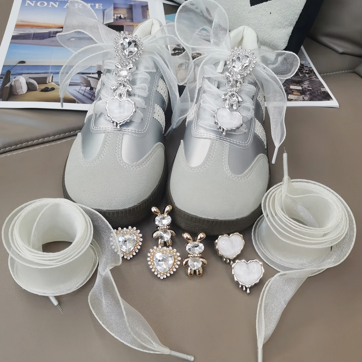 4 Stück Schnürsenkel-Deko Herzförmige Schnürsenkel-Anhänger Hasen-Schnürsenkel-Accessoires Glitzernde Schuhschnallen Dekorationen DIY Schuhclips