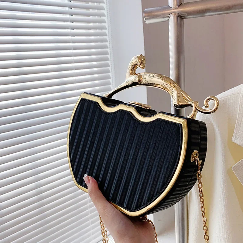 Fashion high-quality women\'s banquet clutch bag new summer portable box bag personality chain single shoulder crossbody bag