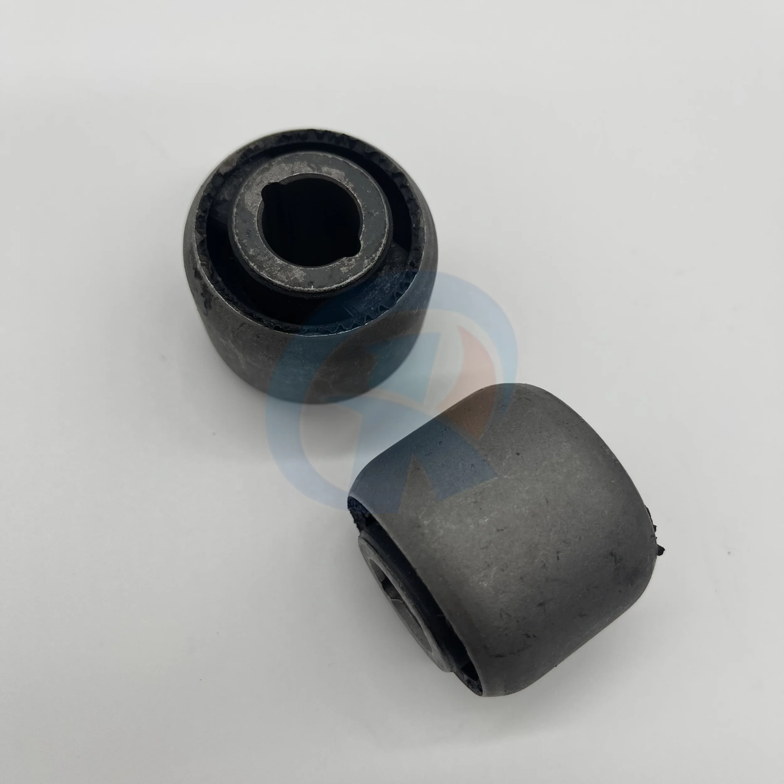 Suitable for Cadillac XTS front lower control arm bushing front claw rubber sleeve 23189139 13411102