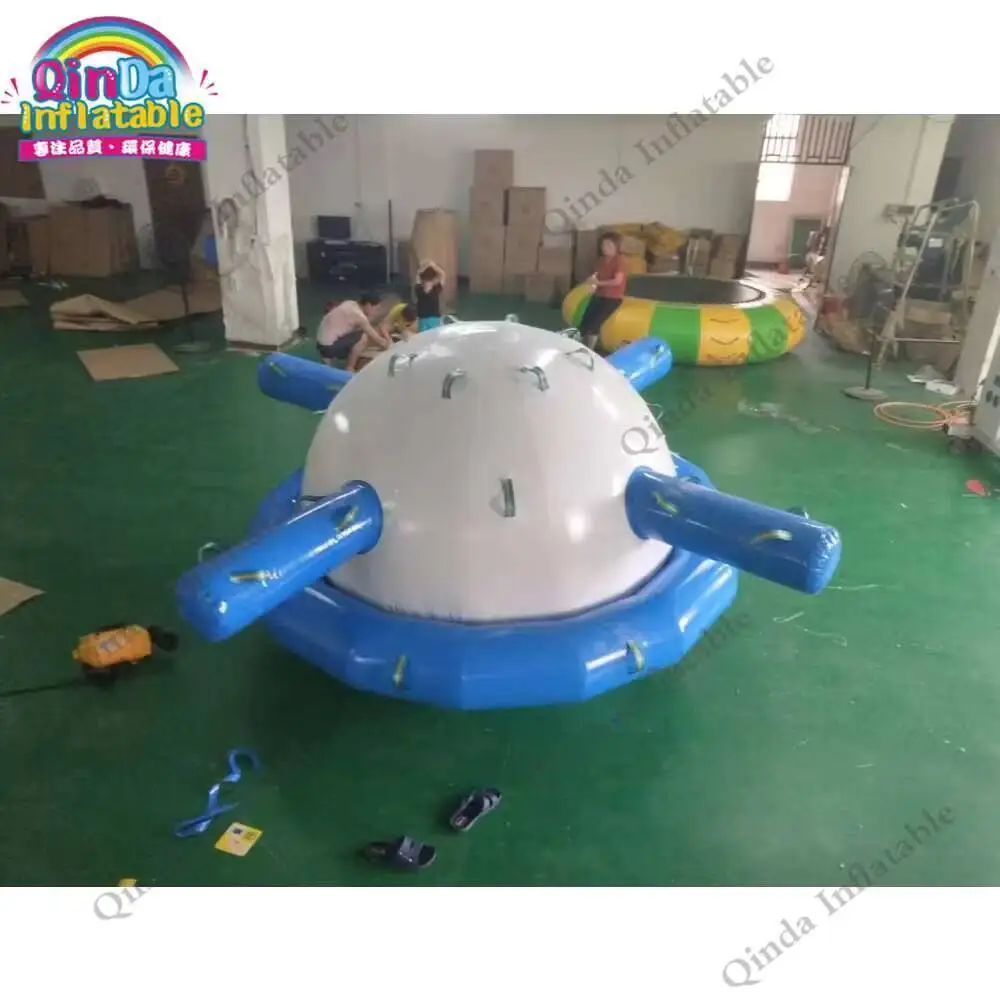 인간 크기 물 위에서 타는 토이 인플레이터블 시소 로커 0.9mm PVC 인플레이터블 워터 스피너 토이 어린이용
