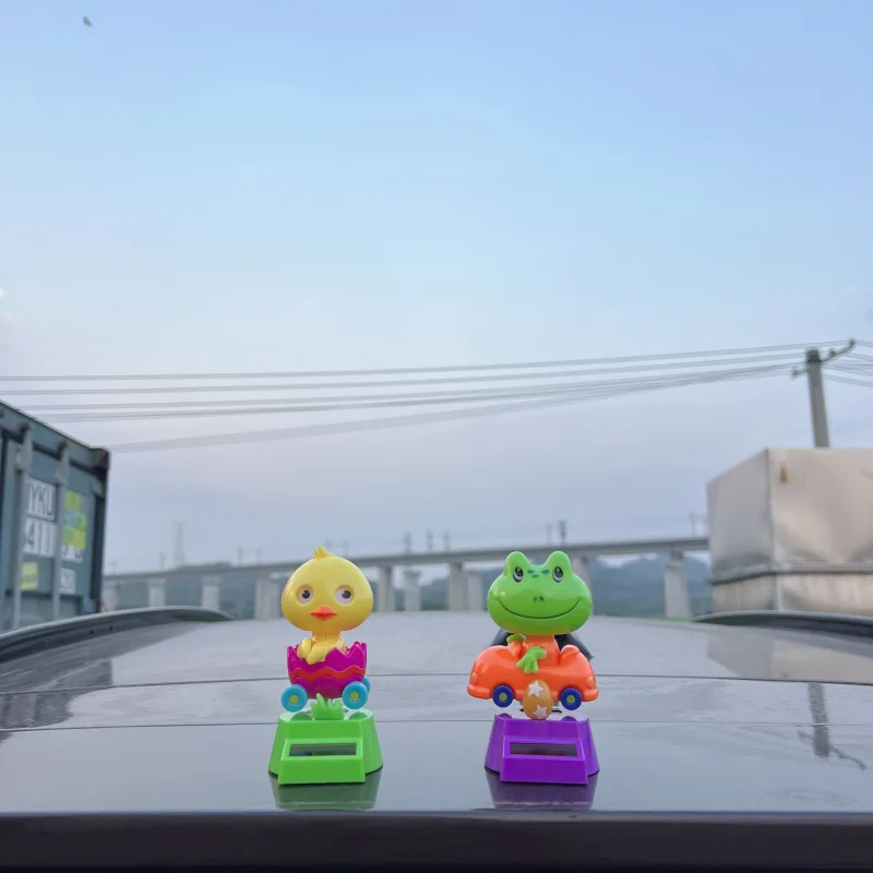 Energia solar dos desenhos animados animal balanço dança brinquedo bonito sapo pato auto dança brinquedo solar console central do carro ornamento decoração presente engraçado