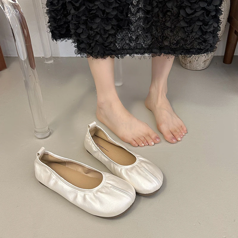 

French Pleated Mary Jane Flats for Women - All-Season Slip-On Granny Shoes with Soft Flat Bottom & Beanie Design
