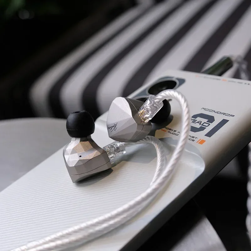 MOONDROP Kadenz Dynamic Driver In-ear Eerphone lEM HiFi Music 0.78mm 4.4mm Plug كابل سلكي سماعات أذن مع USB-C ومحول LT