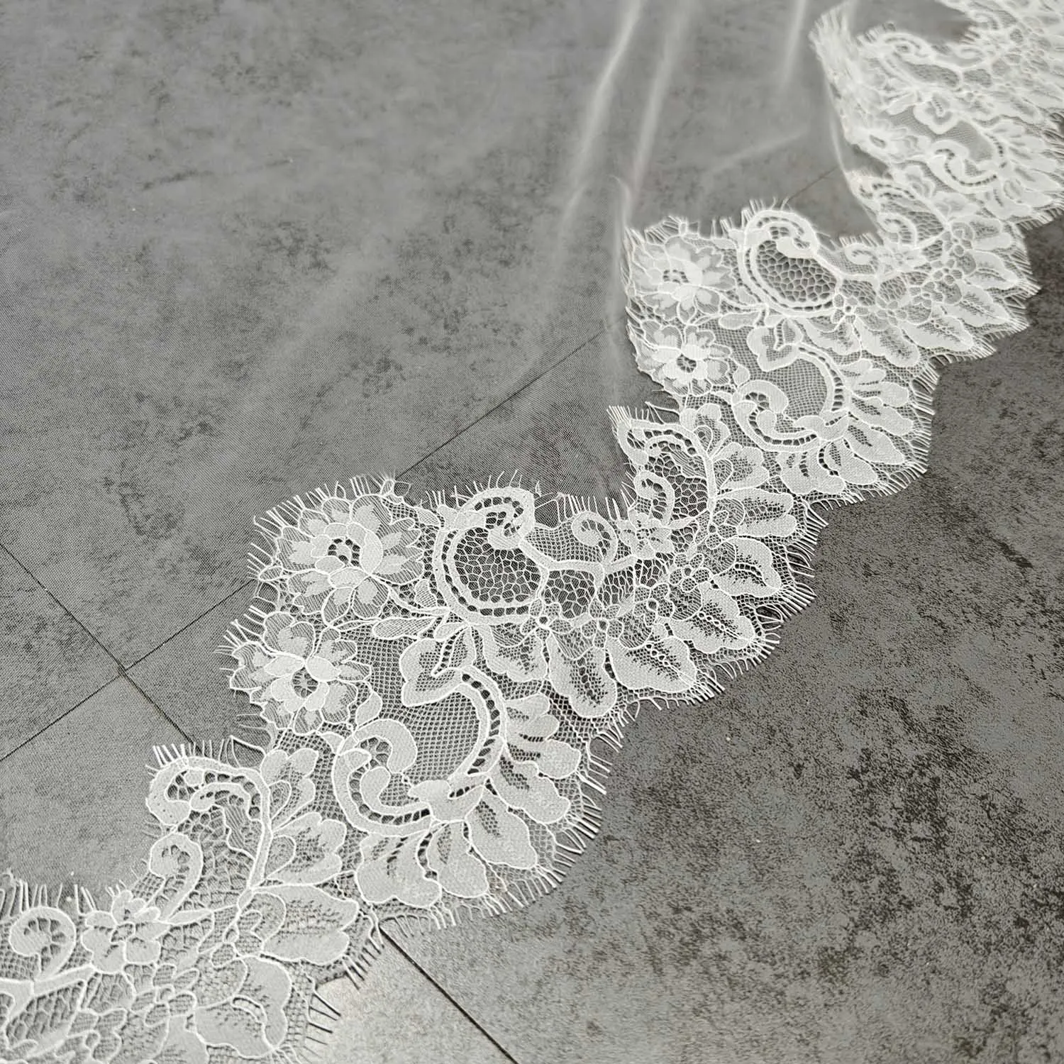 

Customized Eyelash Lace Wedding Veil 4 Meters Long 2 Tiers Bridal Veil with Blusher Ivory Chantilly Lace Veil with Comb QT46