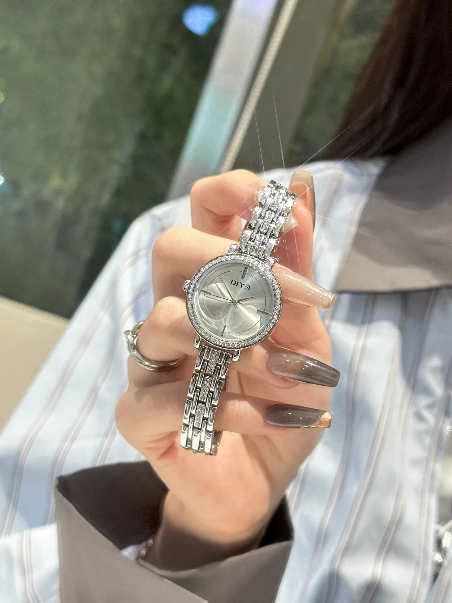 

Модные женские часы 2023, новые брендовые легкие роскошные нишевые женские высококачественные цыганские женские часы-браслет