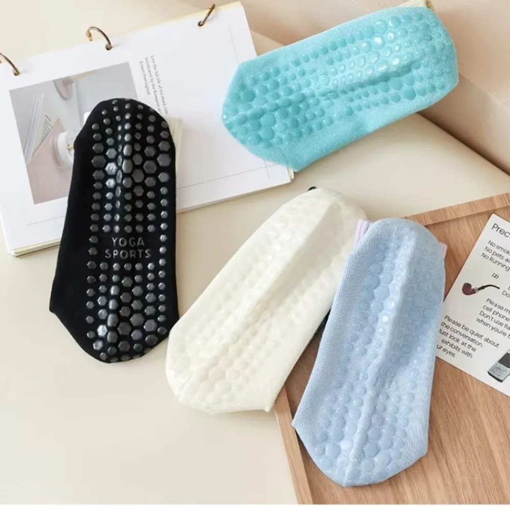 New Non-Slip Yoga Pilates Socks Silicone Grips Breathable Combed Cotton Mid-Calf Socks Gradient Color Sports Dance Socks Women