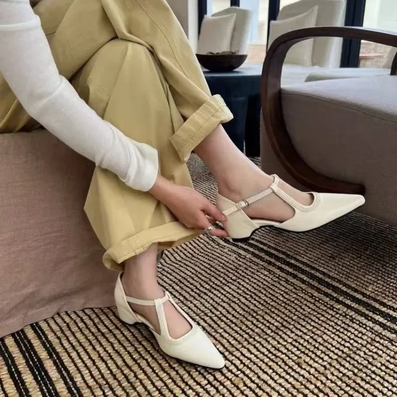 Leather shoes with comfortable and elegant heels  Summer fashion pointed-toe women's sandals    Available in strap style
