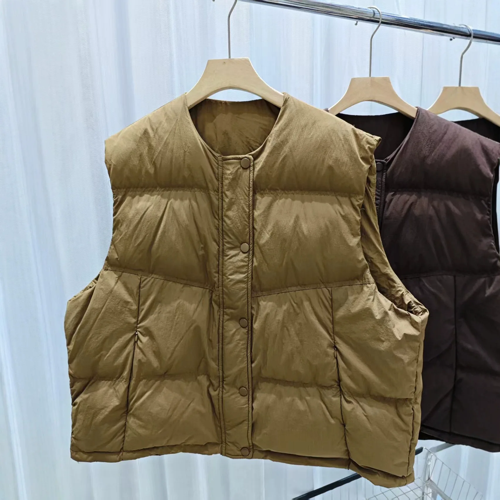 Loose Versatile Sleeveless Outerwear Lightweight Coat Winter and Autumn White Duck Down Vest Sleeveless Outerwear