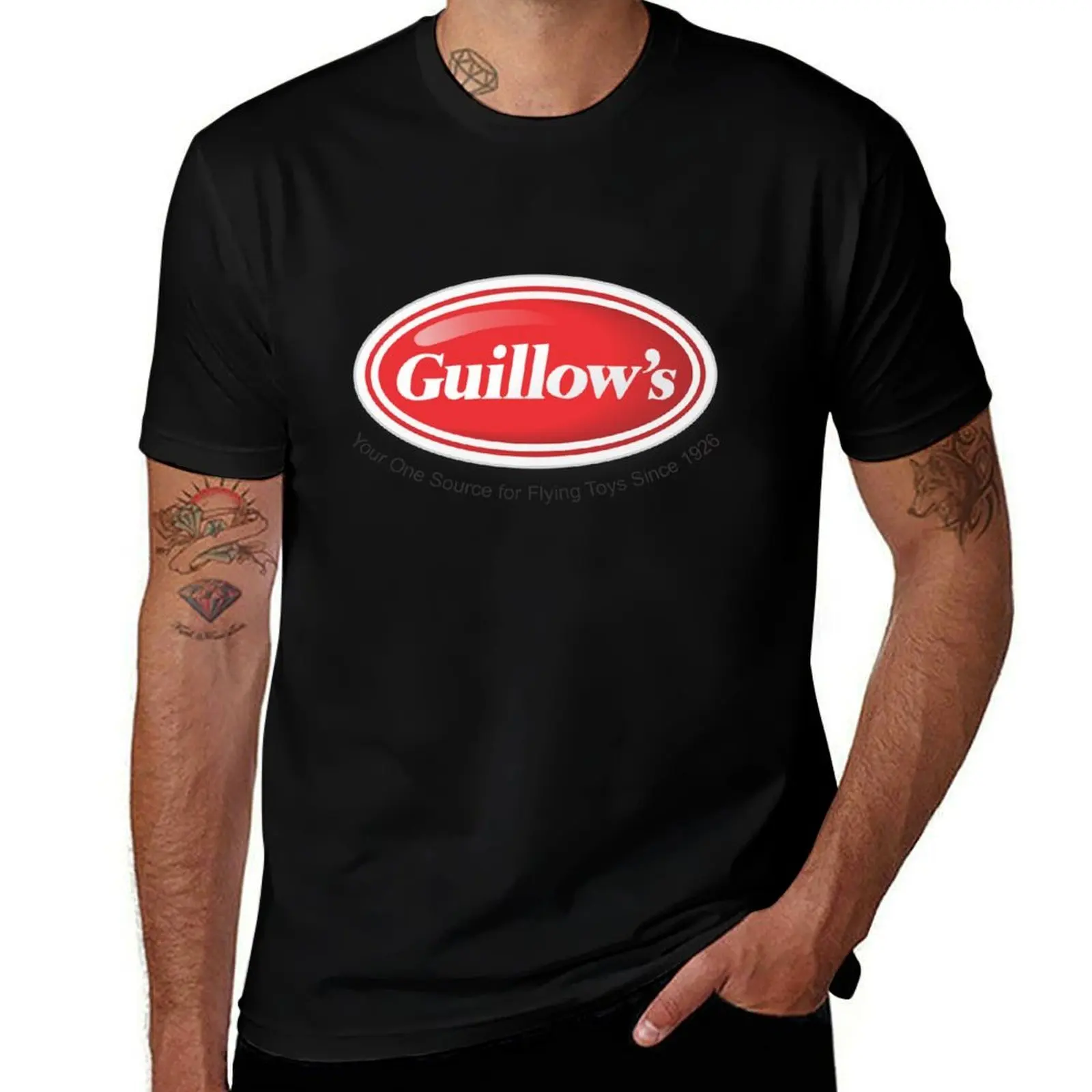 Футболка Guillow Logo с черным логотипом и теневым принтом для фестивалей и вечеринок.