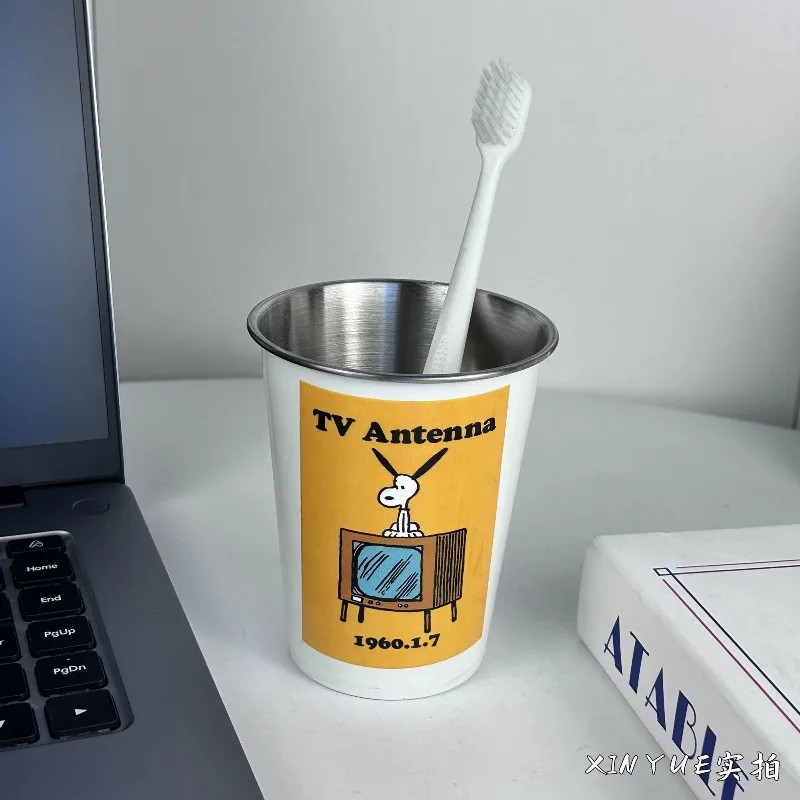 Tazza per collutorio in acciaio inossidabile con personaggio anime creativo alla moda Snoopy, tazza per spazzolino da denti personalizzata di alto valore per coppia di cartoni animati.