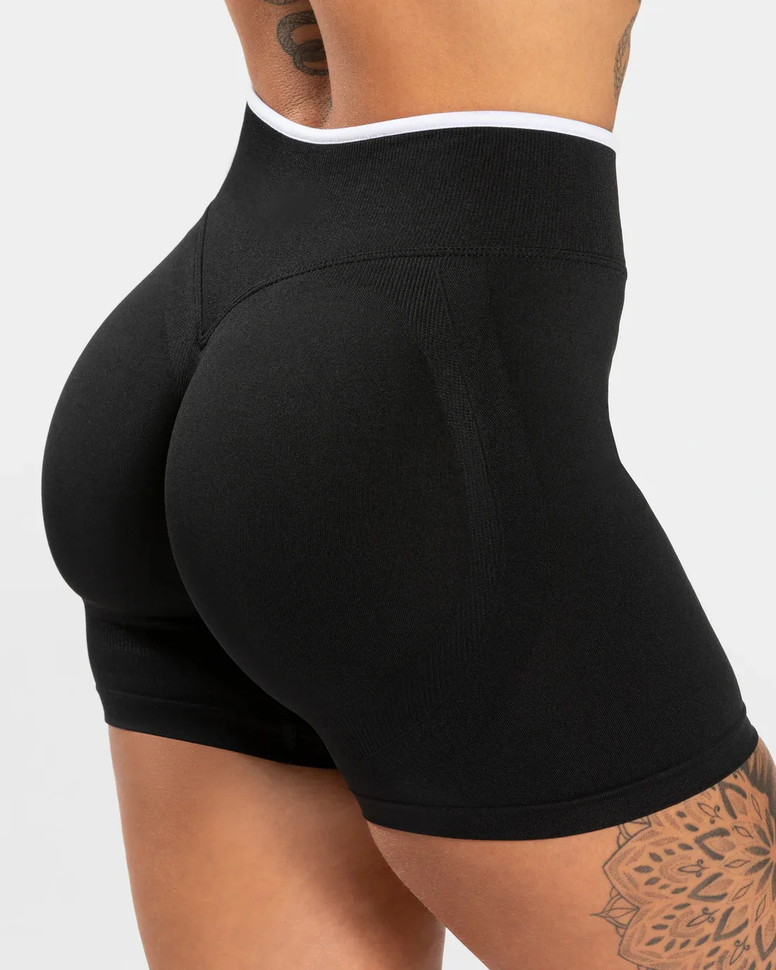 Nahtlose Gym-Sportshorts für Damen mit Farbblockierung, hochelastisch, eng, hohe Taille, Hüftheben, Yogahose, Laufsport-Shorts – Detail 10