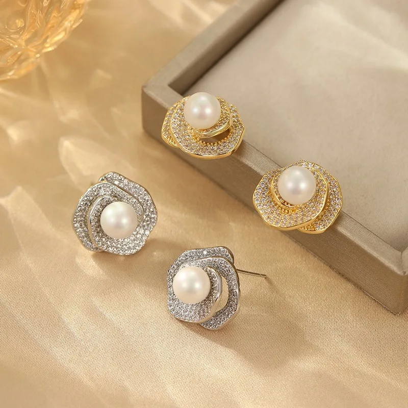 

Французские серьги-гвоздики с микроинкрустацией цирконием и жемчугом в виде цветка, модные, в стиле легкой роскоши, высококачественные, элегантные, винтажные, модель C