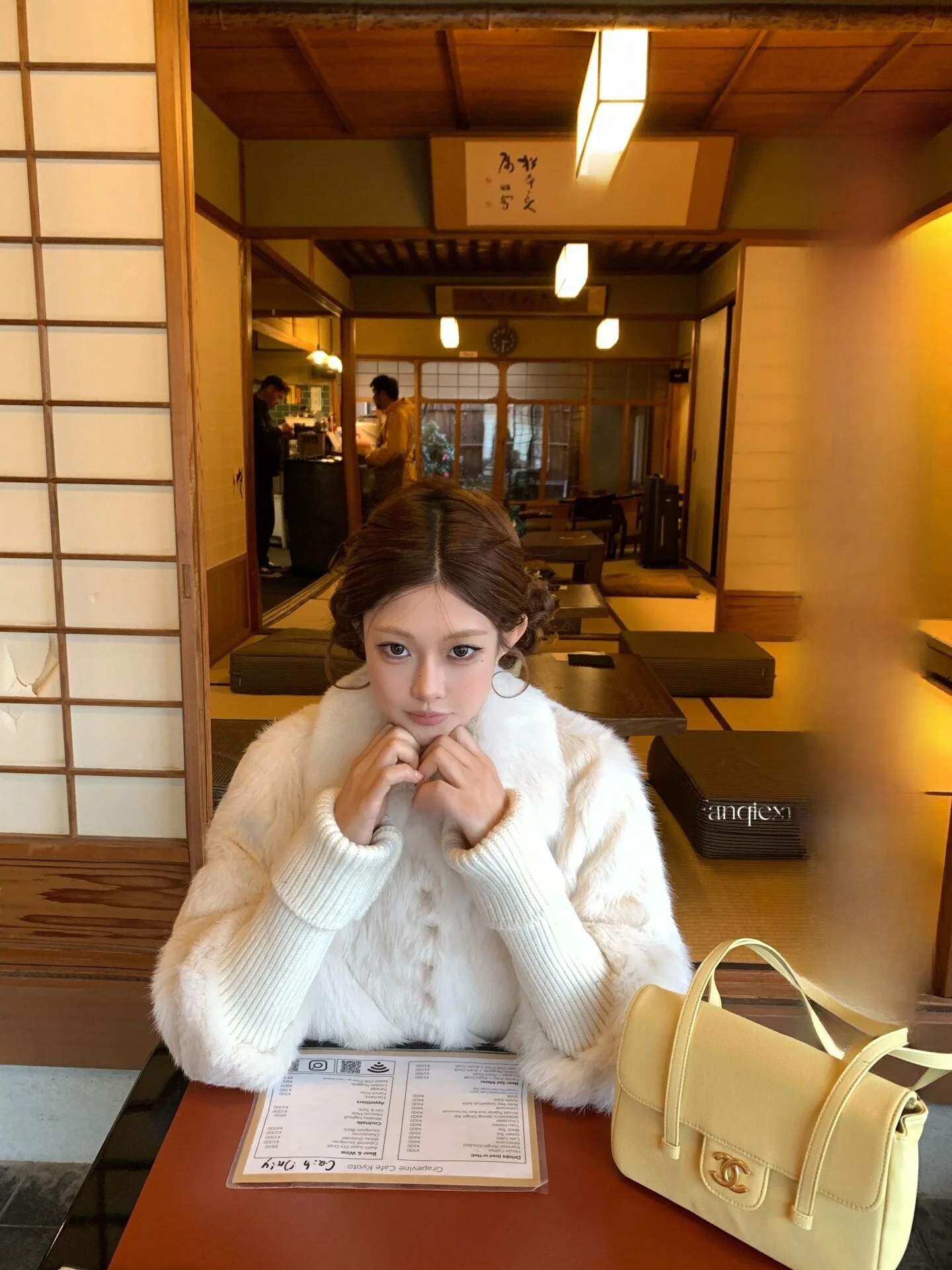 

Ато Герой: Маленькое молочное пирожное! Средневековое бежевое пальто из кроличьего меха с вязаным воротником, женская верхняя одежда с длинными рукавами, приталенный крой