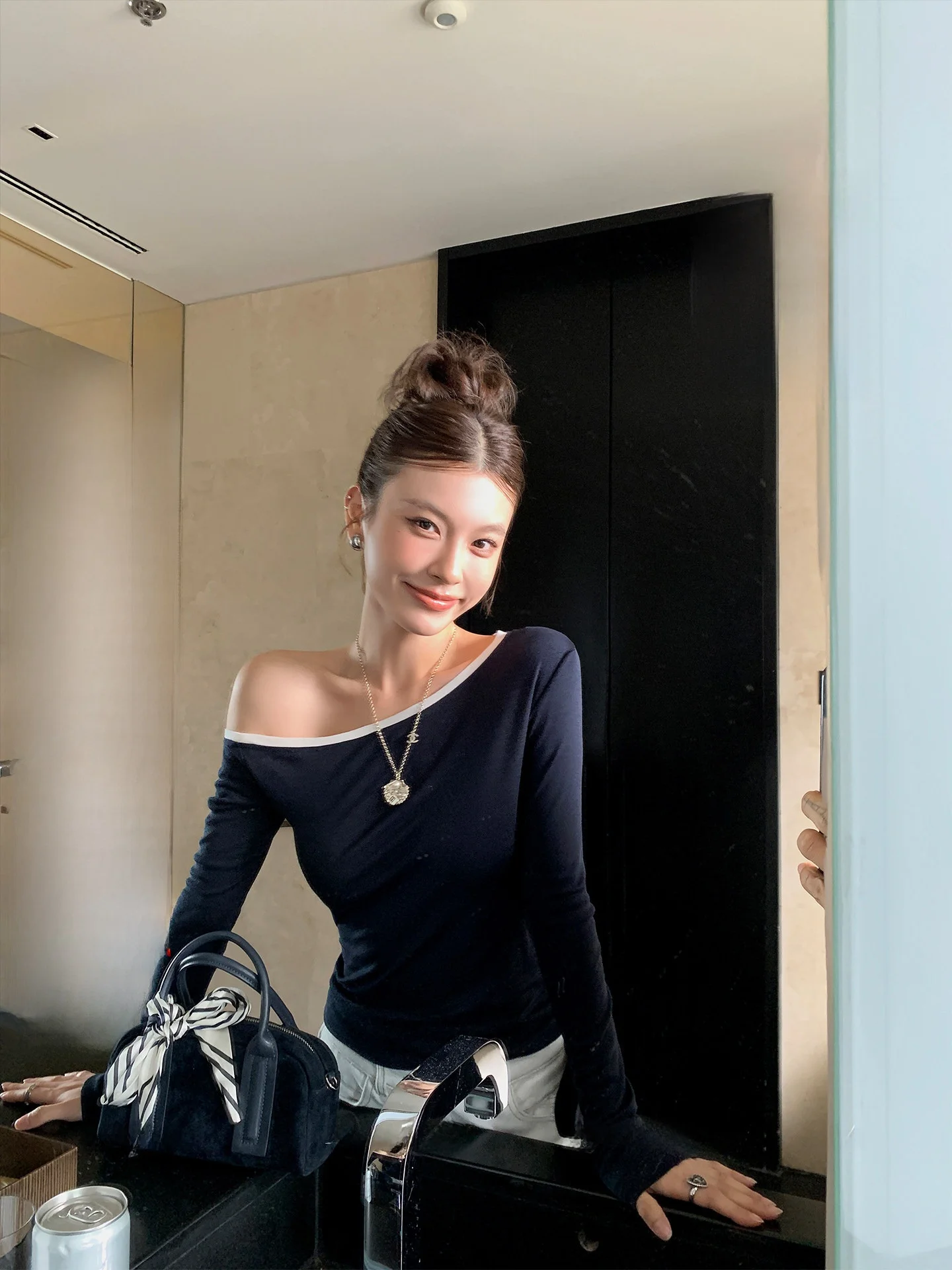 

Женский топ LIONE из шелковой шерсти с длинным рукавом, асимметричным вырезом на плече, приталенный, эластичный, в стиле колор-блок, для повседневной носки