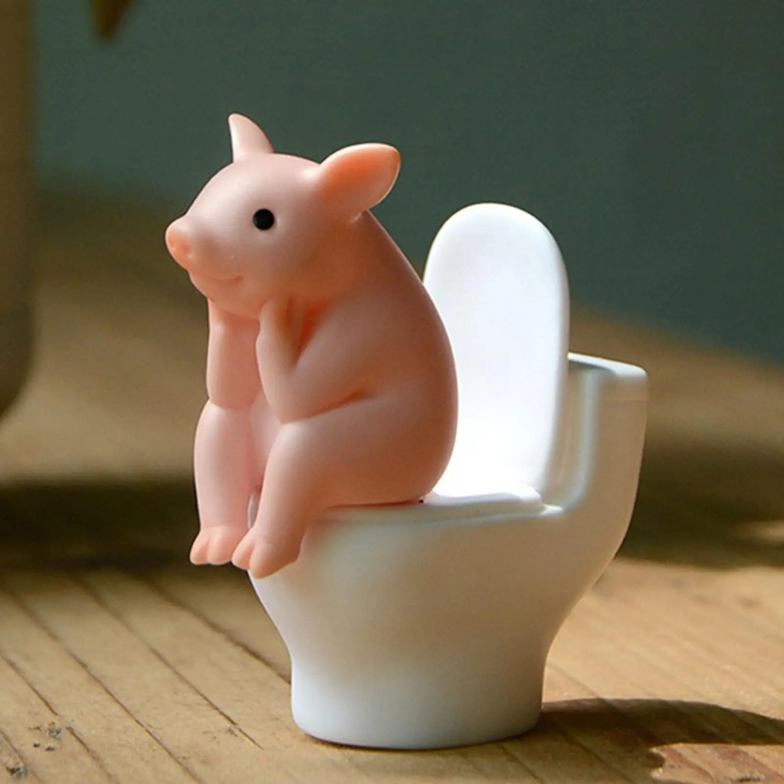 Cute Little Pig Sitting On The Toilet Ornaments, Mini Animal Figurine, Desktop Piggy Decorations, Kids Toy Gift, Home Decoration