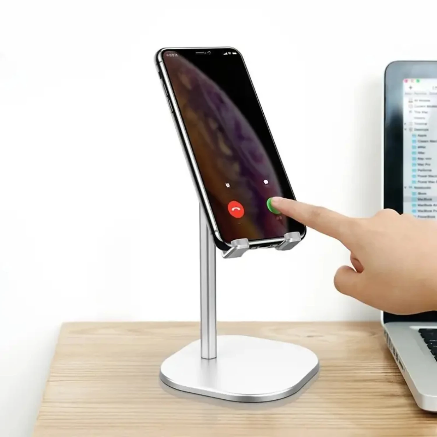 Melhore seu espaço de trabalho com este elegante suporte ajustável para celular com um design grosso e adequado para uma capa. Acesso de mesa perfeito