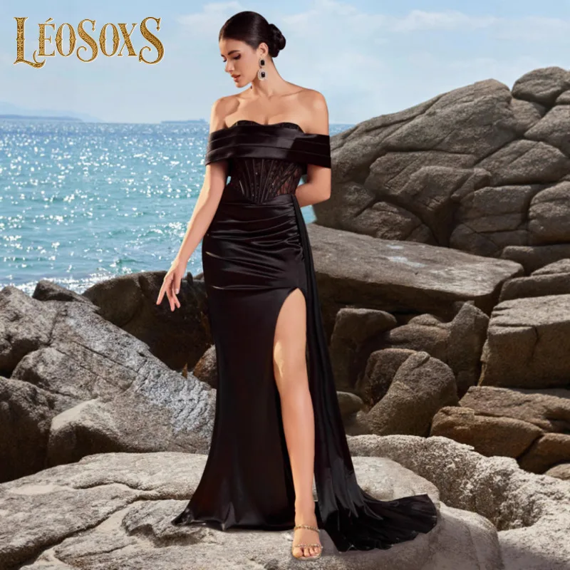 LEOSOXS Damska czarna satynowa suknia wieczorowa z odkrytymi ramionami, koronkowym gorsetem i wysokim rozcięciem, elegancka długa suknia formalna na przyjęcie