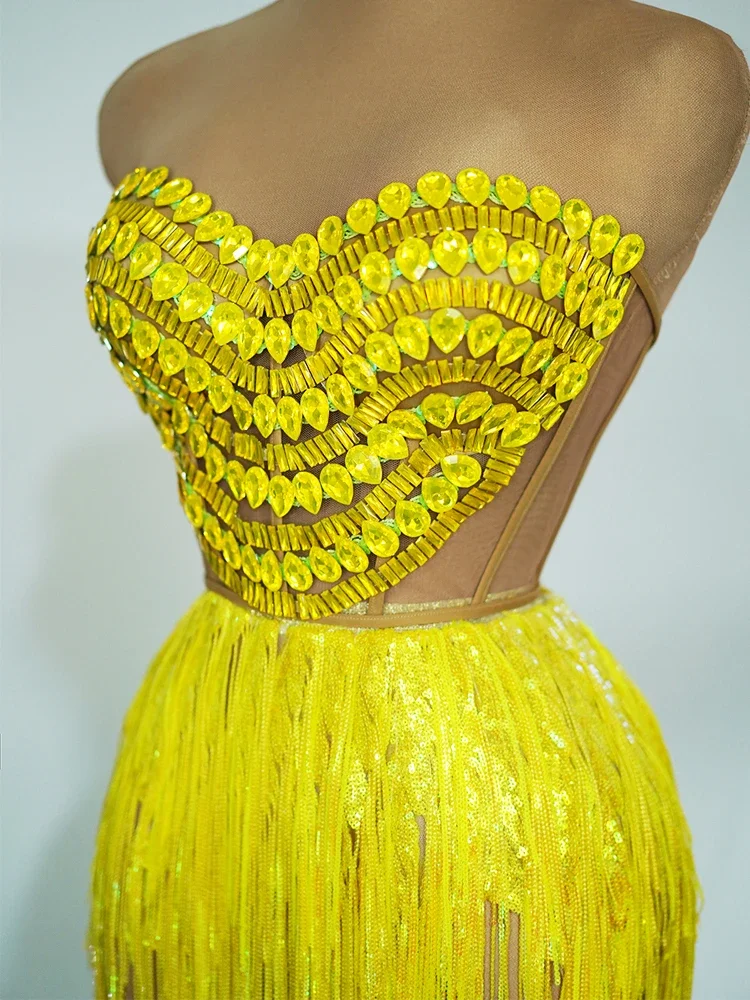 Robe à paillettes avec glands en cristal jaune brillant pour femme, maille transparente, tenue de soirée, tenue de Rh, costume de scène, jazz, chant, danse