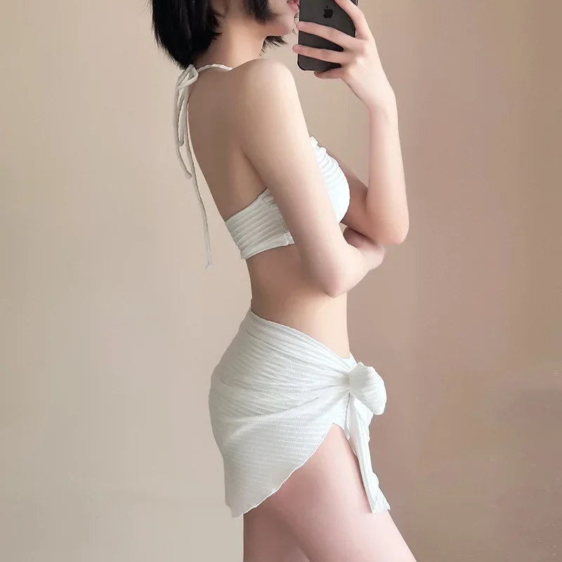 ชุดว่ายน้ำบิกินี่สไตล์ไทย 3 ชิ้น รุ่นใหม่ ขายดีประจำปี 2025 ดีไซน์เรียบหรู ช่วยให้ดูผอมเพรียว แฟชั่นสำหรับสาวๆ