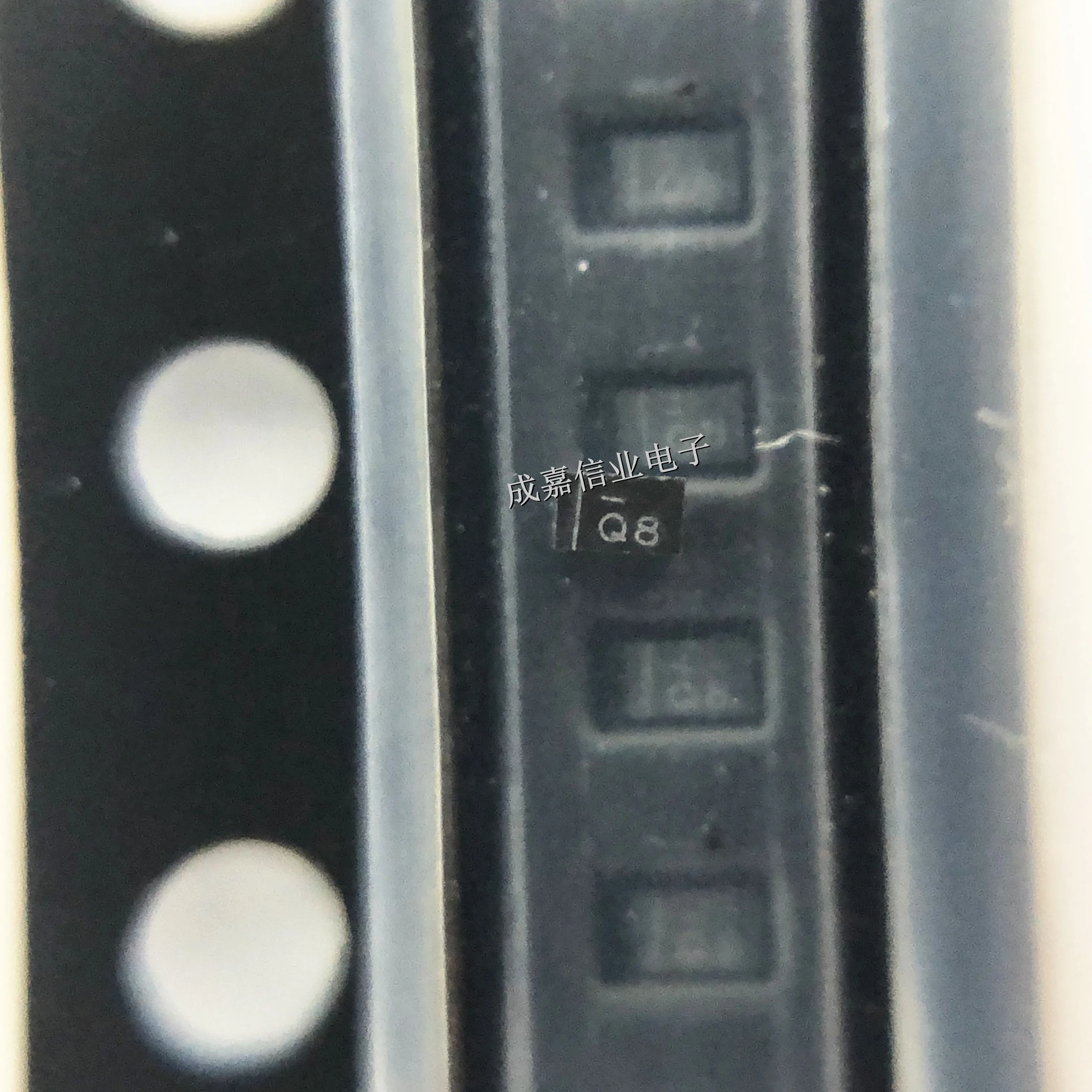 100pcs/Lot D12V0L1B2LP-7B DFN1006-2 MARKING;Q8 ESD Protection Diodes / TVS Diodes 1 Channel 12V 4A