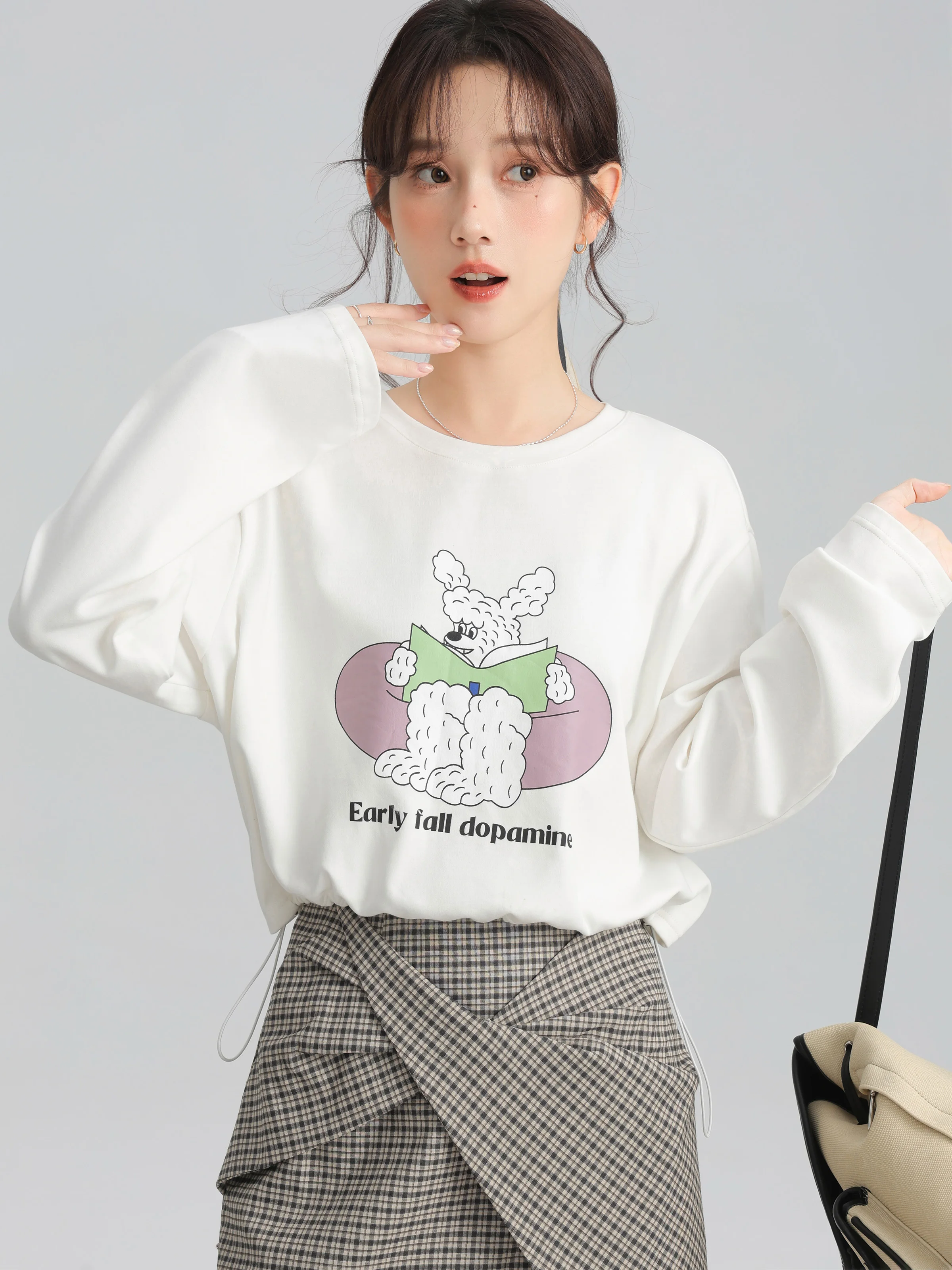 Cute Casual Loose Crewneck Printed Sweatshirt Autumn Long Sleeve Drop Shoulder Pullover Top Women Youthful Playful Warm Outfit