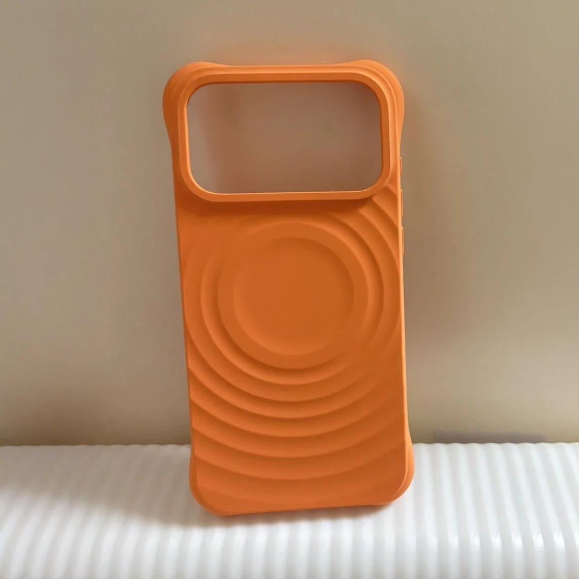 

Mist Purple Phone Stand Ripple Silicone Magnetic Case Cover for IPhone 12 ~ 16 Pro Max for AirPods 3 4 Pro Rabbit Pendant