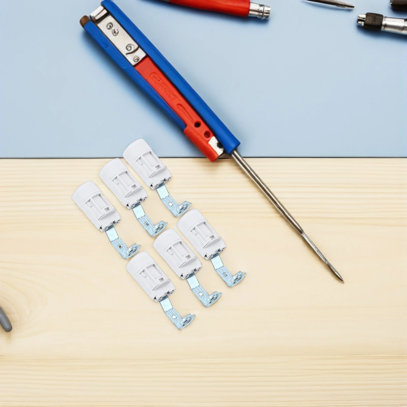 

6Pcs E14 Candelabra Socket Adapter Bulb Holder Lamp Socket Replacement for Chandelier Table Floor Wall Lamps and DIY Lighting