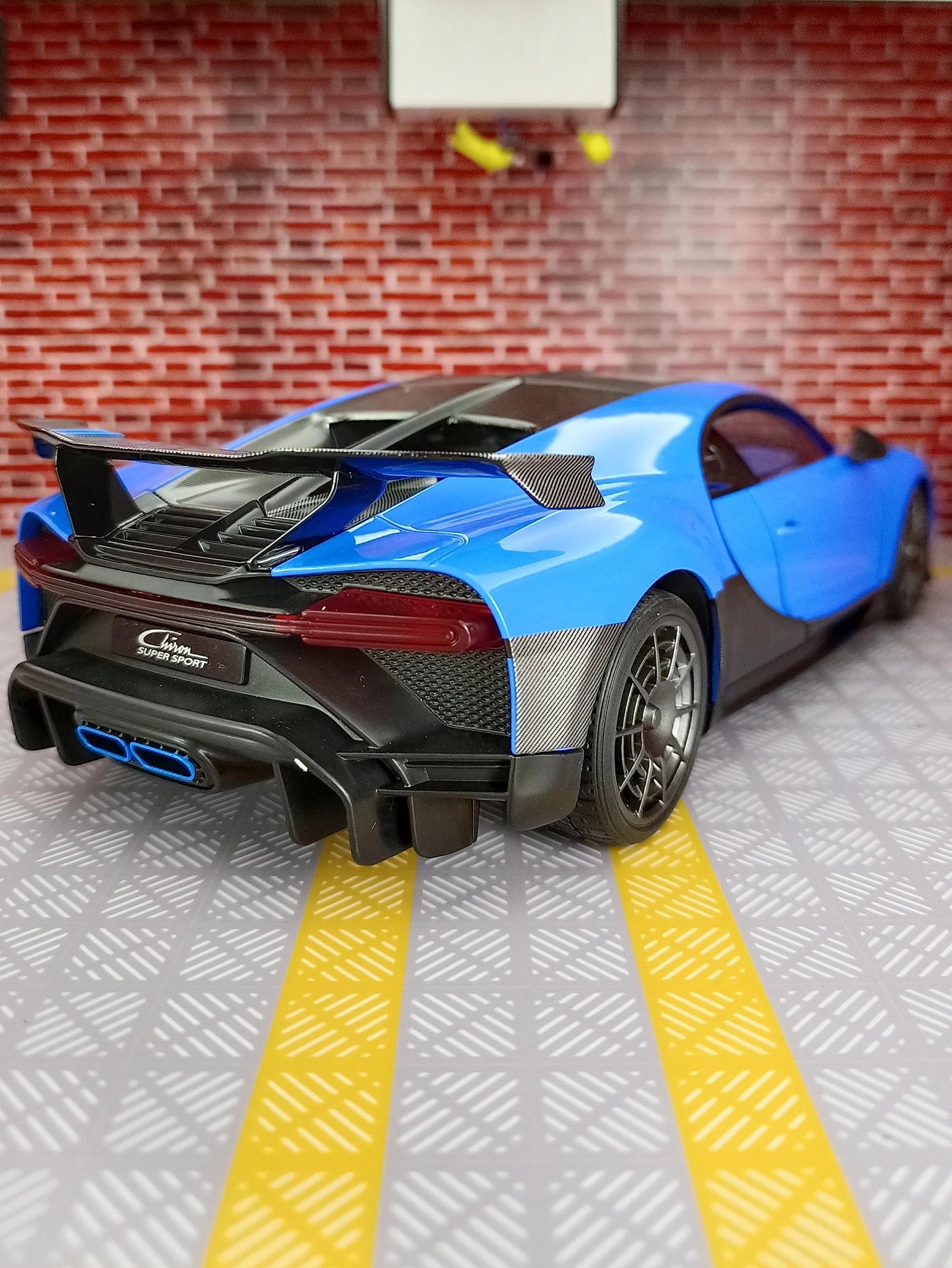 1:18 grand modèle de voiture en alliage retirer acusto-optique jouet pour enfants voiture anniversaire peut être donné comme cadeau d'anniversaire à des amis