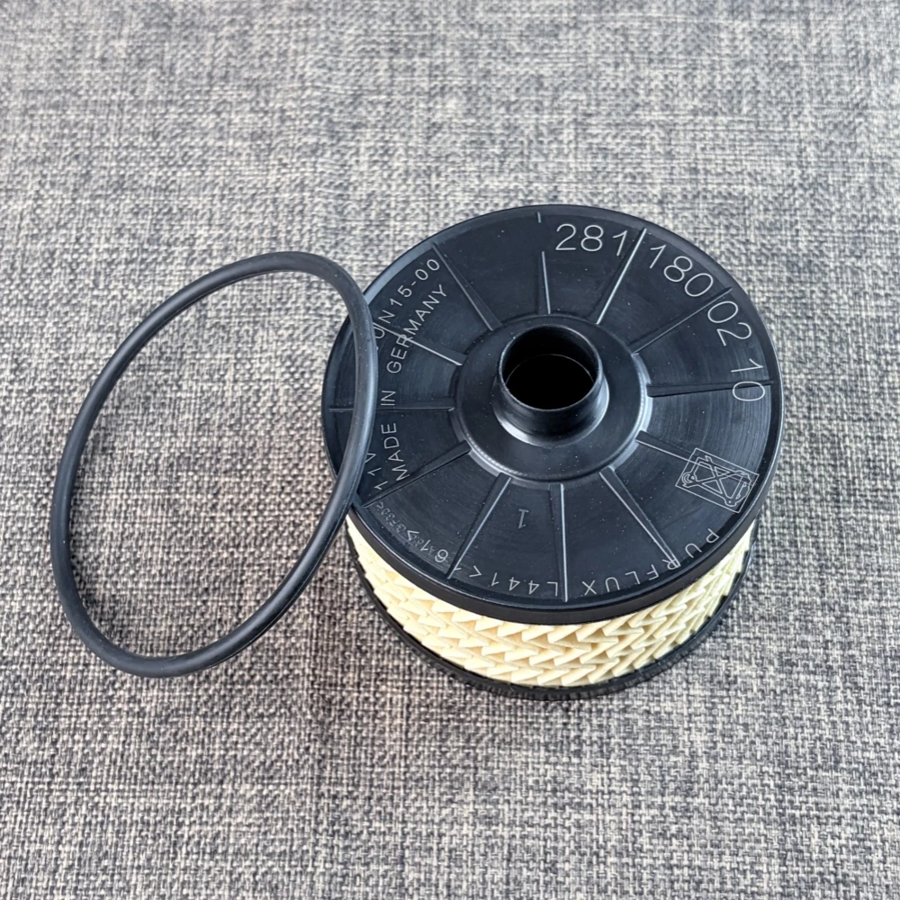 OIL Filter For Dacia For Mercedes For Nissan For Renault For Smart F026407231 Efficient Engine Filtration 152095084R A2811800210