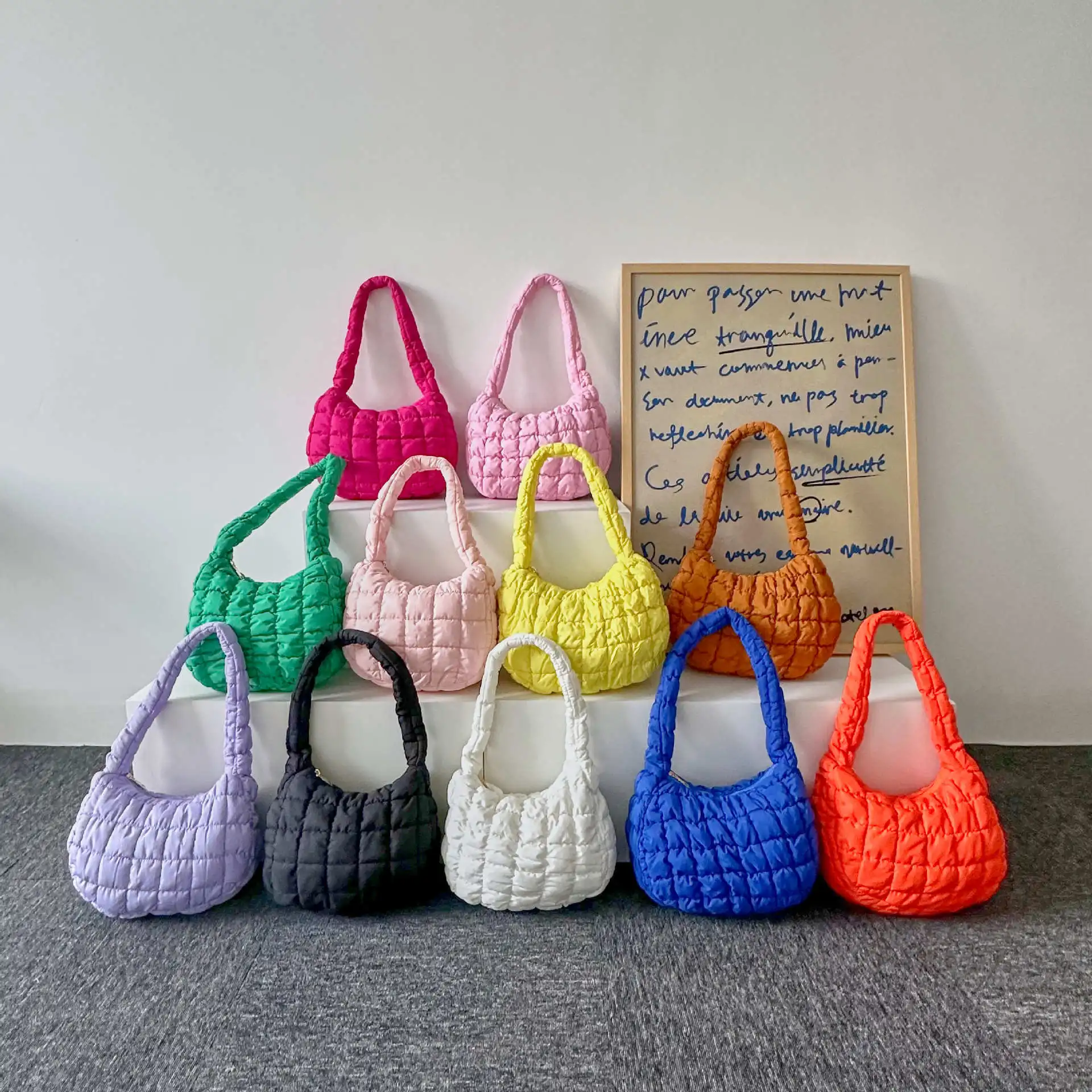 

New Luxury Designer Crossbody Messenger Bag for Women Quilted Puffer Shoulder Handbag with Solid Color New Fashion for Summer
