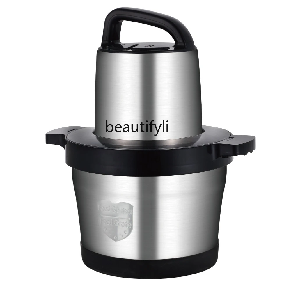 cuisine-domestique-viande-hachee-avec-ail-et-oignon-machine-a-melanger-et-a-decouper