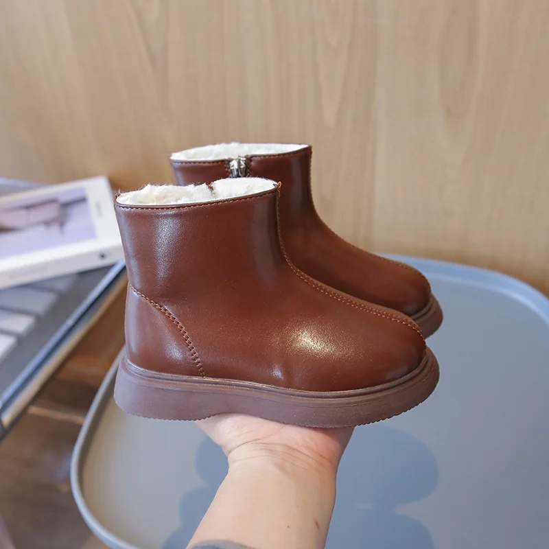 2025 شتاء جديد كعب خشن مريح أحذية الأطفال غير رسمية عصرية مثير أنيقة مأدبة الأميرة أحذية بوت قصيرة مع المخمل