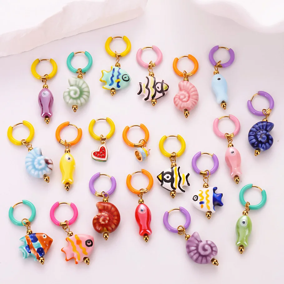 1 Par de Aretes de Aro Modernos de Cerámica Pintados a Mano con Peces Tropicales Estilo Y2K para Chicas, Lindos Aretes de Concha Marina para Mujer, Joyería de Verano