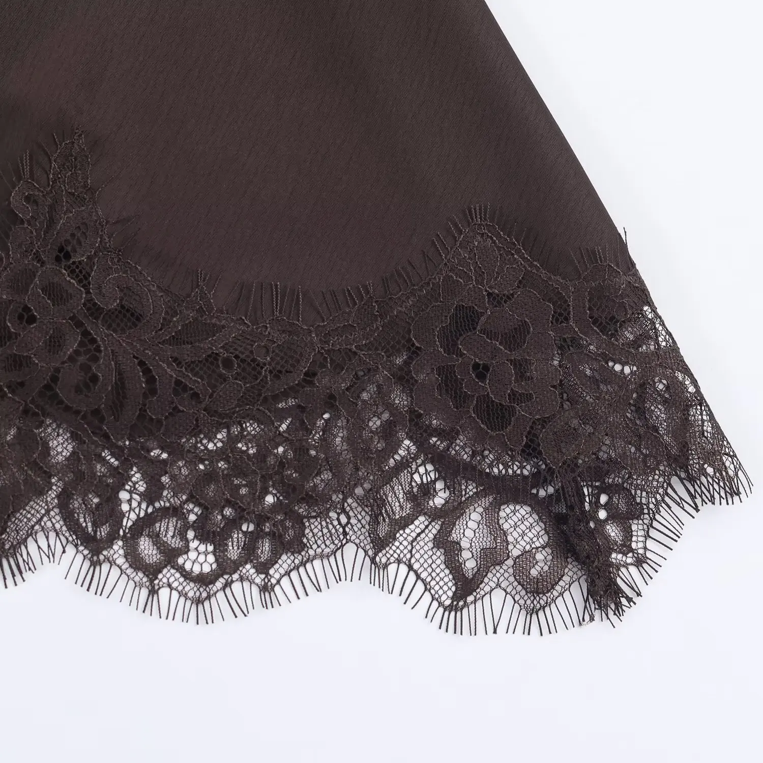 KONDALA فستان كامي نسائي أنيق طويل غير متماثل من الدانتيل موضة 2025 فستان طويل للحفلات المسائية للنوادي بدون أكمام فساتين عصرية