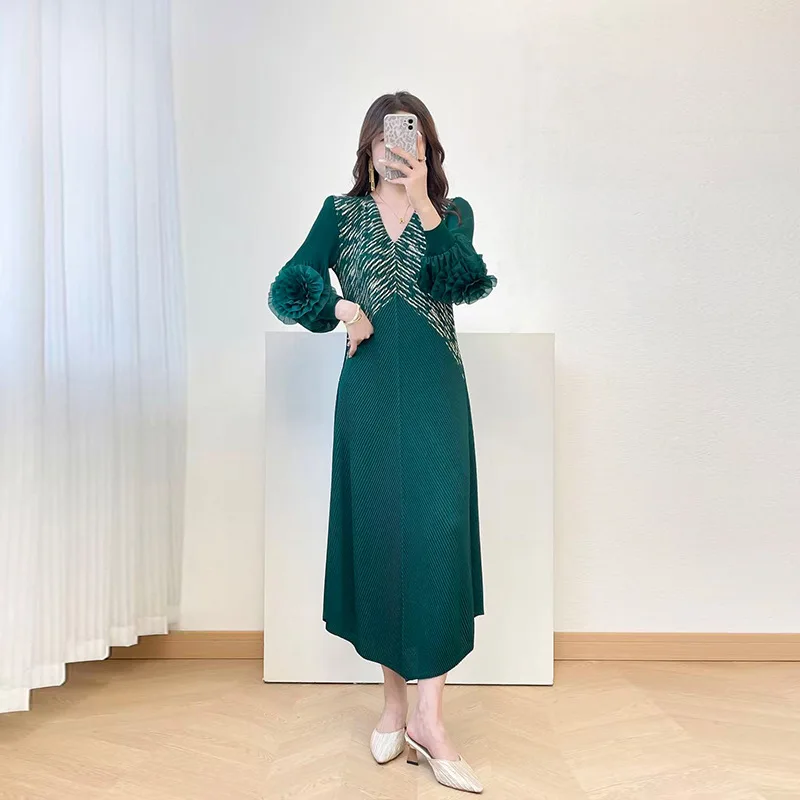 

Miyake Pleated 2025 Autumn and Winter New High-end Hot Stamping Elegant Temperament Slimming Petal Sleeves Women's Pleated Dress