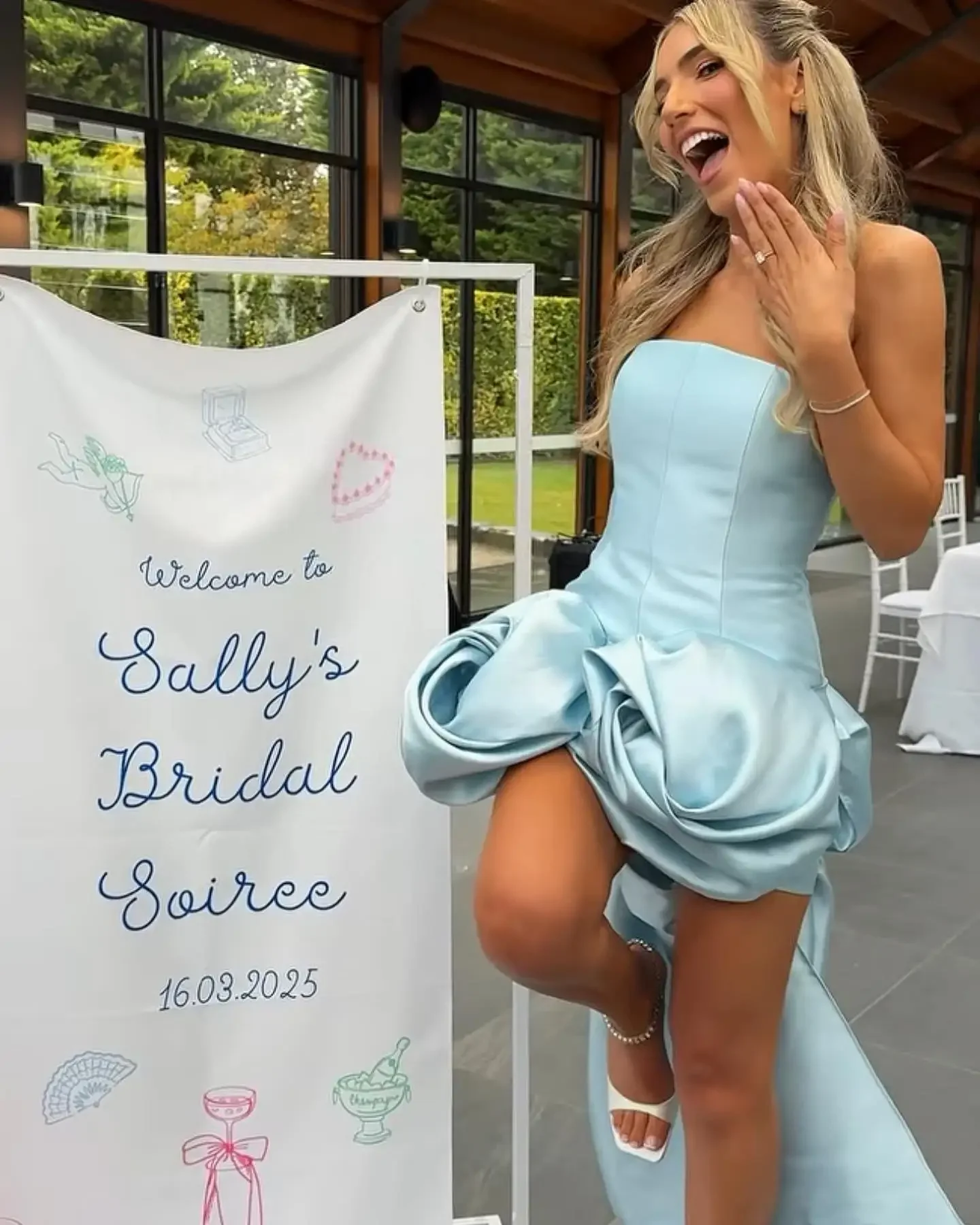 Sweety Himmelblaue Damenkleider zum Feiern, hoch niedrig, drapiert, plissiert, Blasenmädchenkleid, trägerlos, schulterfrei, floral, lange Ballkleider