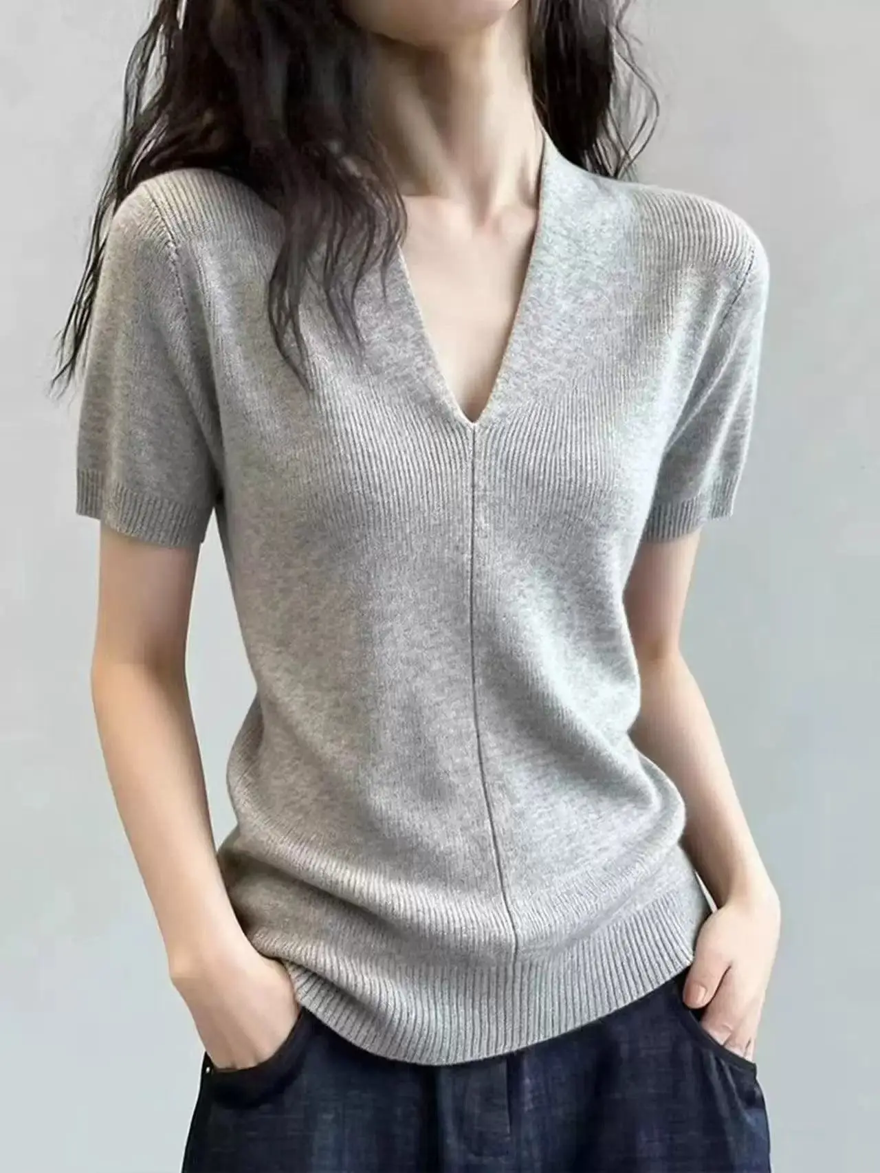 

Chic Korean Style Short Sleeve Slim Fit V-Neck T-Shirt Women's Summer Fashionable Small Top Breathable Comfortable Knitted