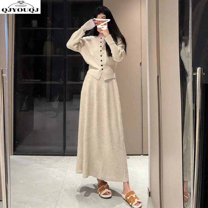 

Autumn/Winter Korean New Xiaoxiang Hepburn Style Fashion Knitted Sweater+Fashion Half Skirt Two Piece Set