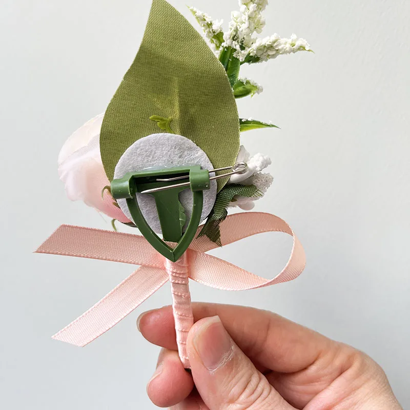 Novio Boutonniere accesorios de boda para graduación pulsera de ramillete de muñeca para mujeres matrimonio hombres ojal flores rosas artificiales