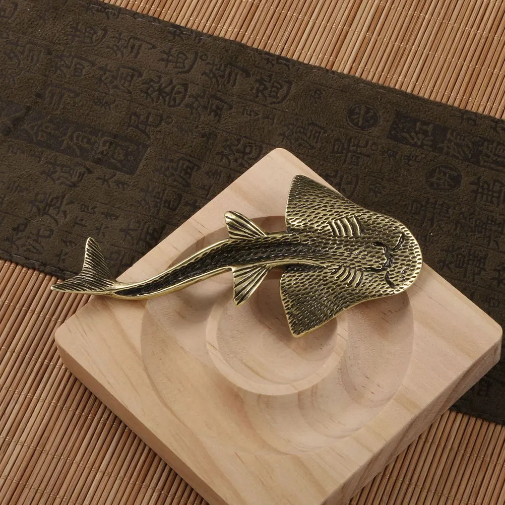 

Brass Guitarfish Statue Vintage Retro Desktop Ornament Exquisite Sea Animal Decoration Unique Table Sculpture Decor