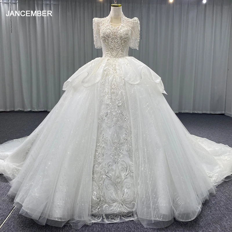 

First-rate Luxury Wedding Dresses For Women 2023 Bride Ball Gown V-neck Backless Half Sleeves Chapel Train MN195 Pleat