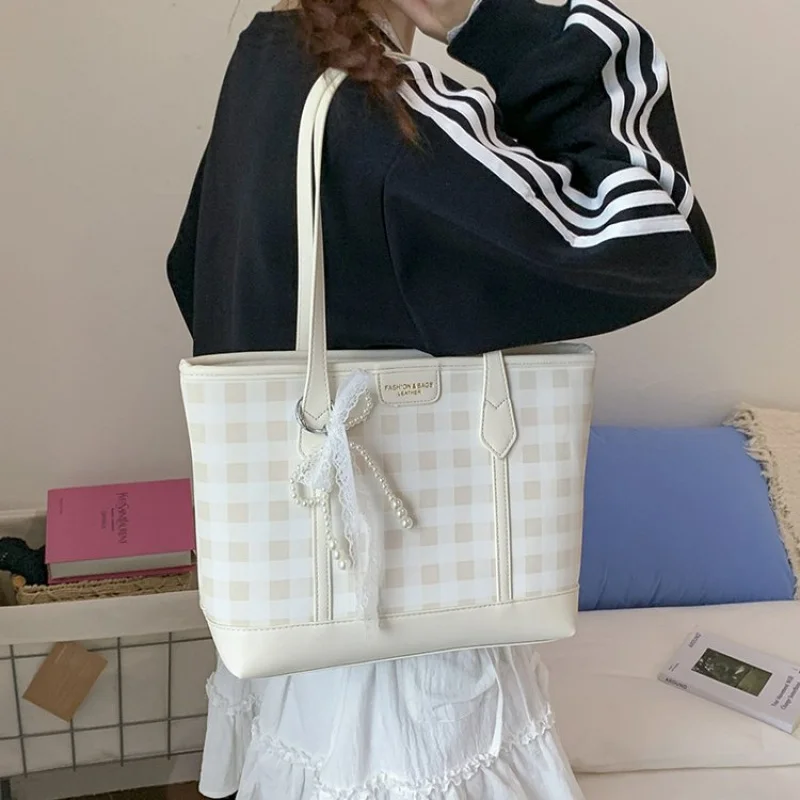 

Elegant Leather Shoulder Bag For Ladies By Luxury Brand, Famous Designer Crossbody Handbag Classic