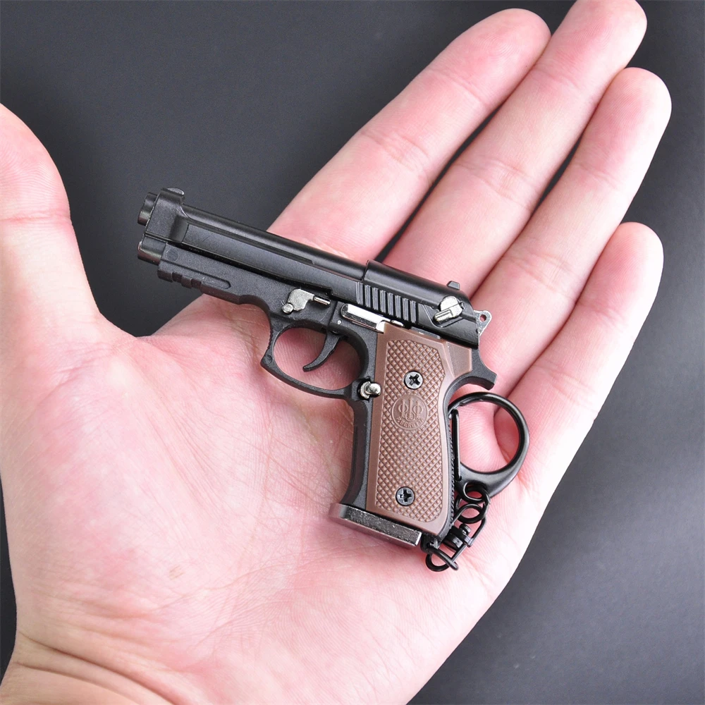 1:3 シェル排出金属銃キーホルダー M92A1 キーリングミニチュアモデル銃合金ピストルおもちゃモデルペンダントコレクションギフト