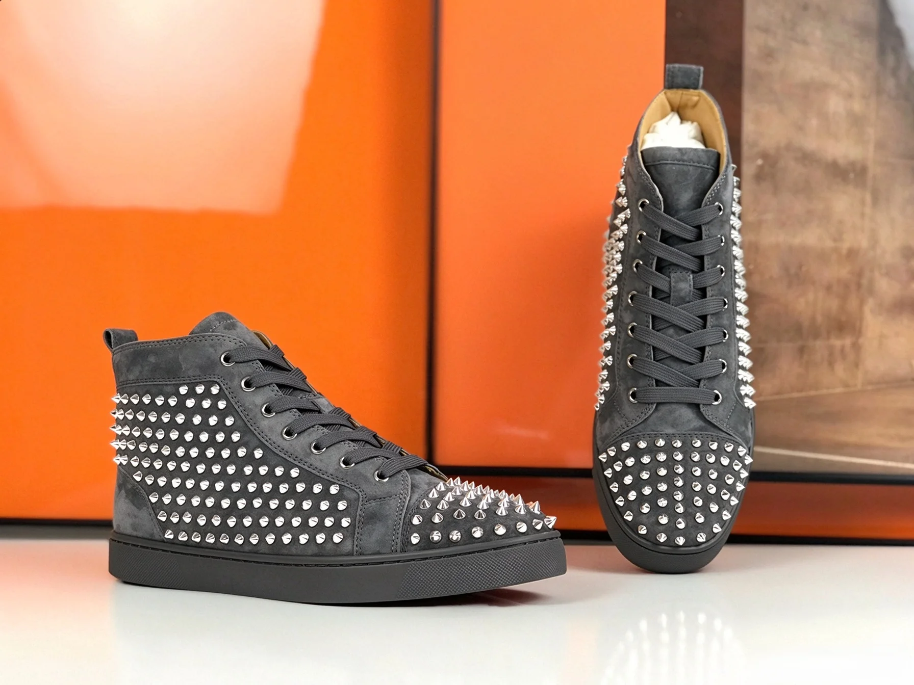 Luxury High Top Grey Suede Leather Shoes Silver Spiked Toe Studded Lace Up Red Bottom Shoes For Men Fashion Wedding Casual Shoes