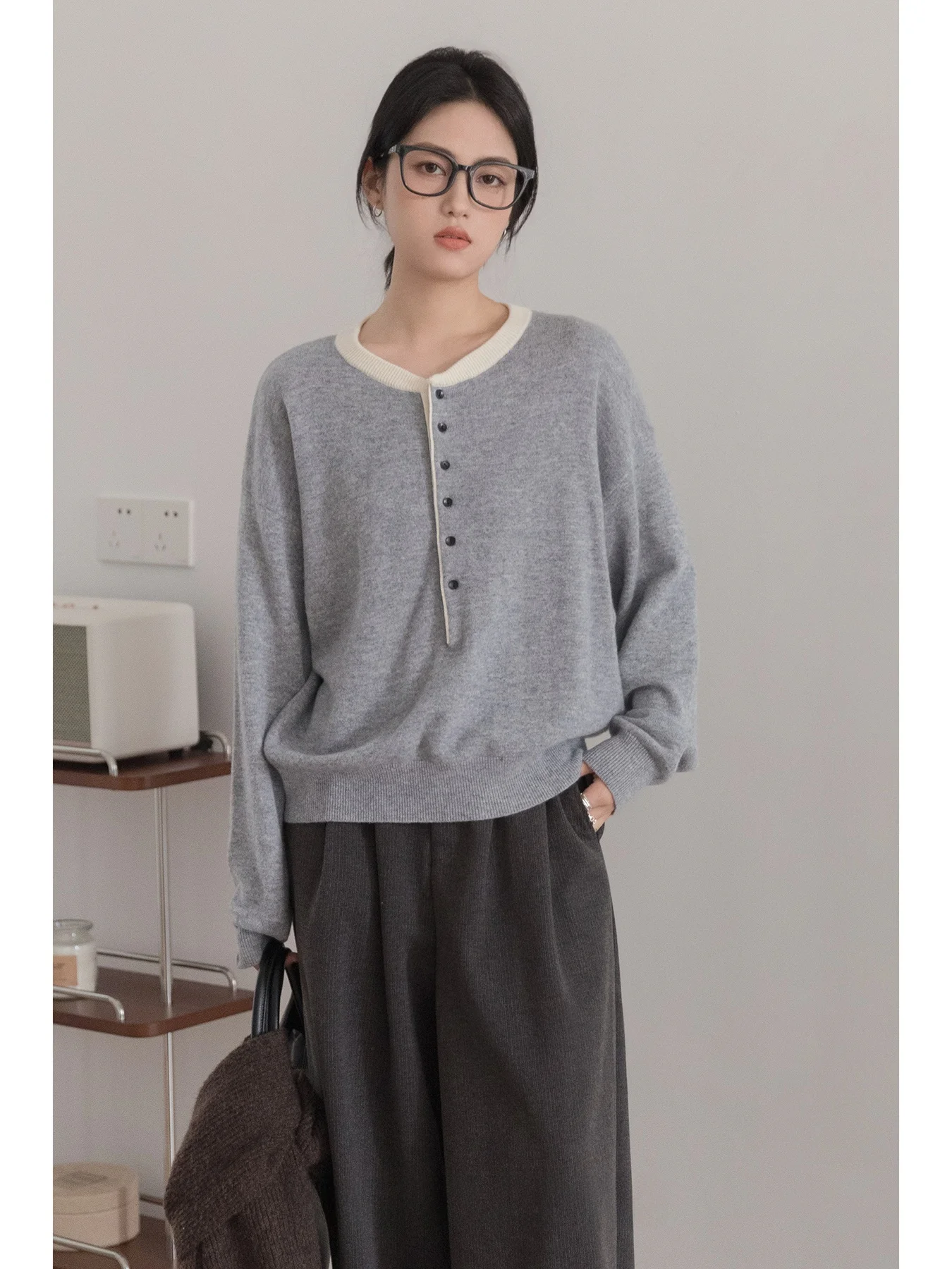 

Свитер свободного кроя для женщин, осенне-зимний, вязаный, с открытым воротником, для многослойных образов, модный, комфортный.