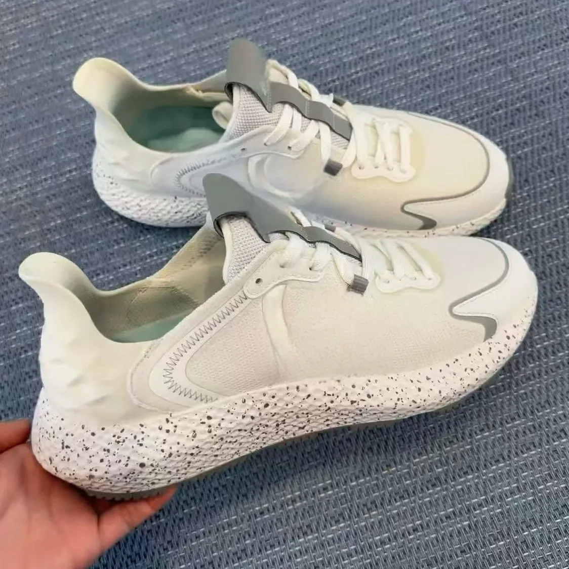 

2026 Men Lightweight Golf Shoes Breathable Mesh Sport Sneakers Outdoor Anti-Slip Golf Training Footwear Comfortable Casual Shoes