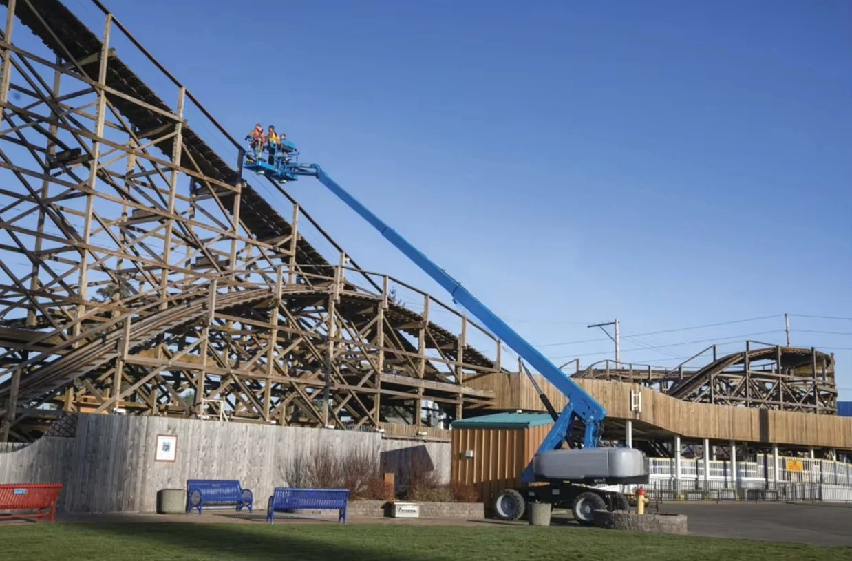 Diesel-Powered Boom Lift With Platform Controls Engine & Gearbox Easy Maintenance