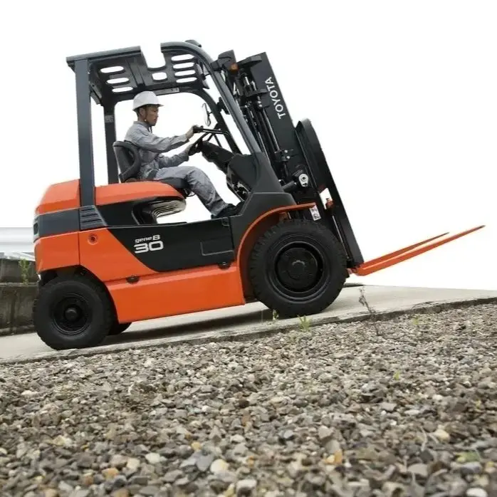 TOYOTA 8FB15 3300LB رافعة شوكية موازنة شاحنة كهربائية 4 عجلة 2 المرحلة الثلاثي الصاري LifePO4 بطارية للتخزين الداخلي